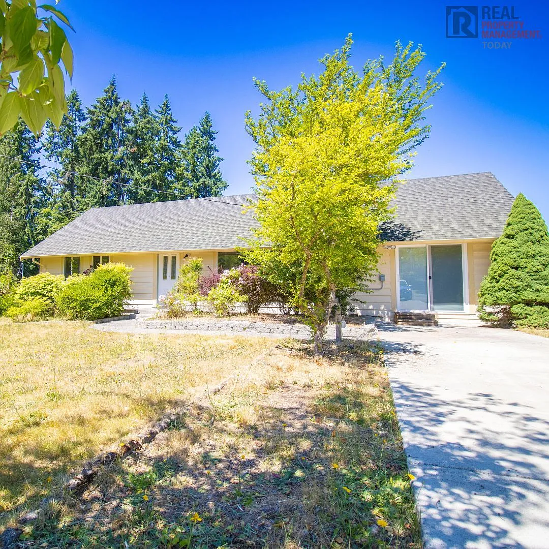 3 Bedroom + Office Near JBLM! — Photo 1