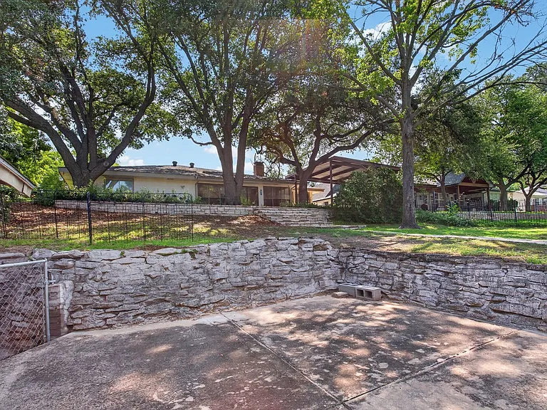 4202 Indian Creek Ct — Photo 36