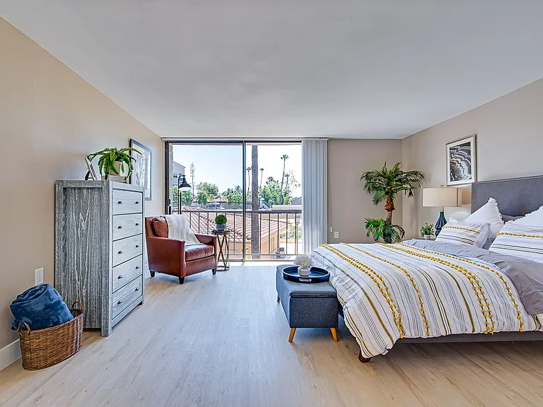 The Meridian at Laguna Hills - 55+ Active Adult Apartments — Photo 14