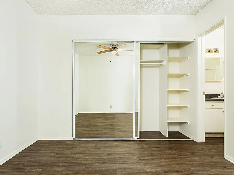 Westwood Villa — Photo 32