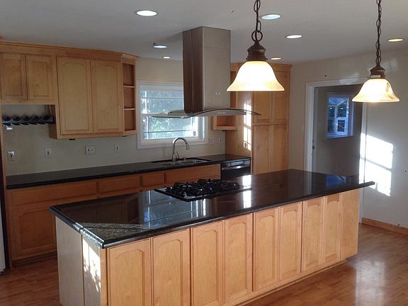 4th image of 937 Curtner Ave