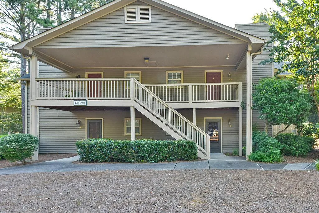 2 bed, 1.0 bath, 1089 sqft, $1,600 — Photo 1