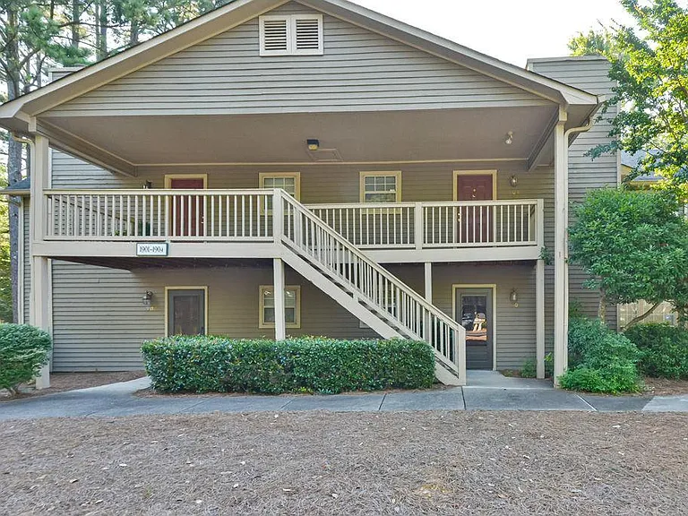1904 Country Park Dr SE — Photo 1