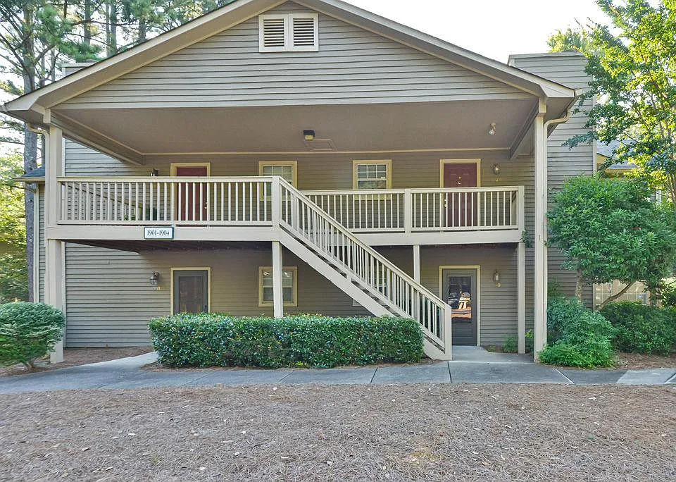 1904 Country Park Dr SE