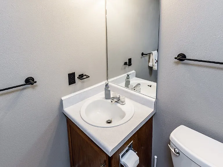 230 Hooper Ct — Photo 33