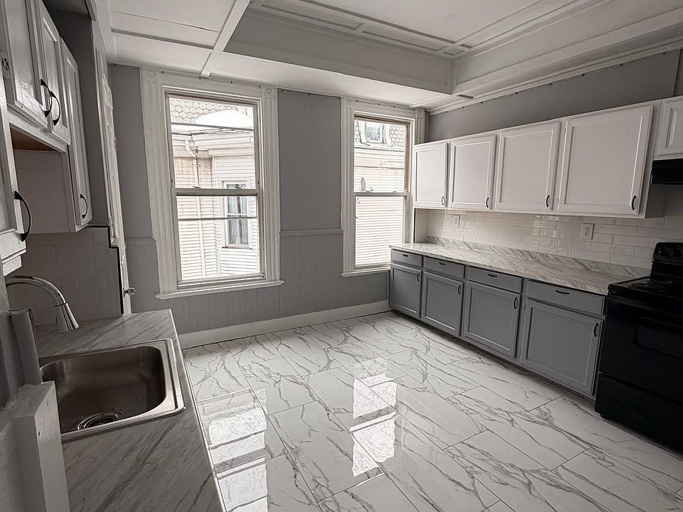 1st image of 599 Elm St #B