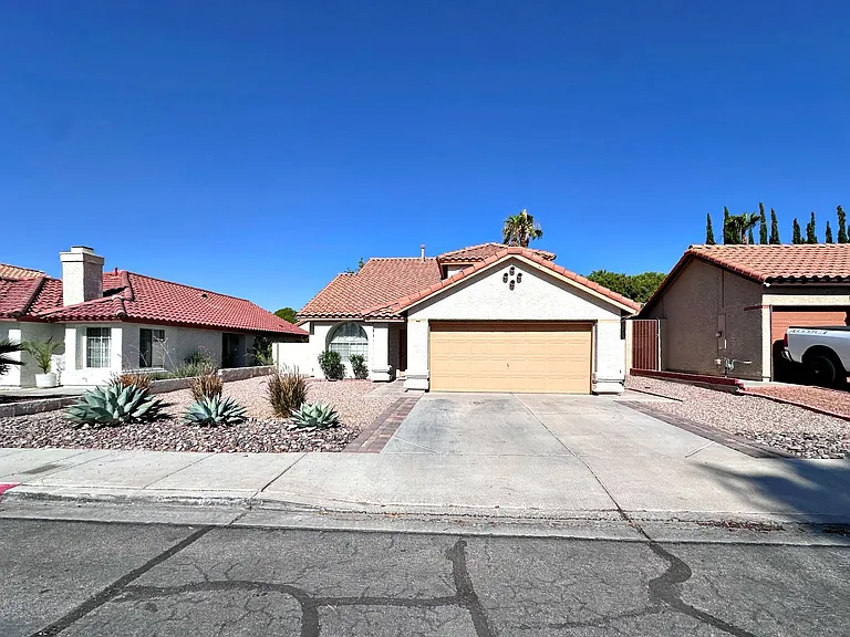3317 Surfline Dr — Photo 1