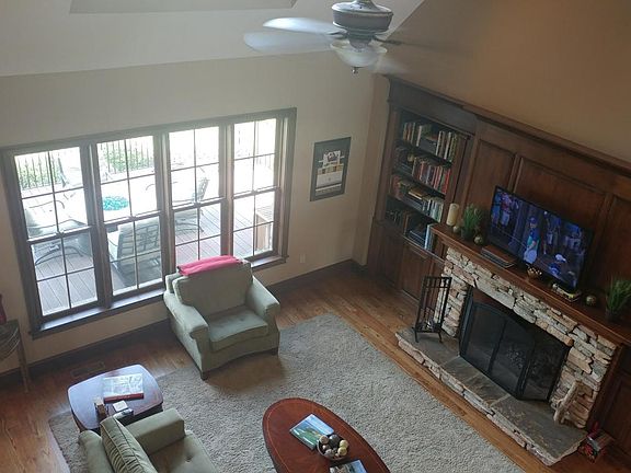 4th image of 1120 Edgewater Way