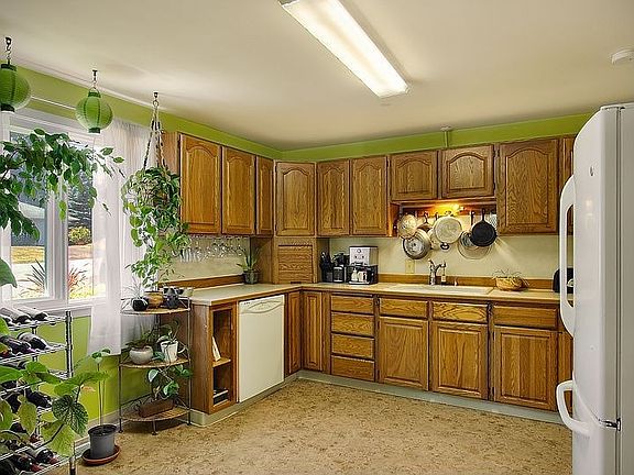 Sunny and spacious kitchen