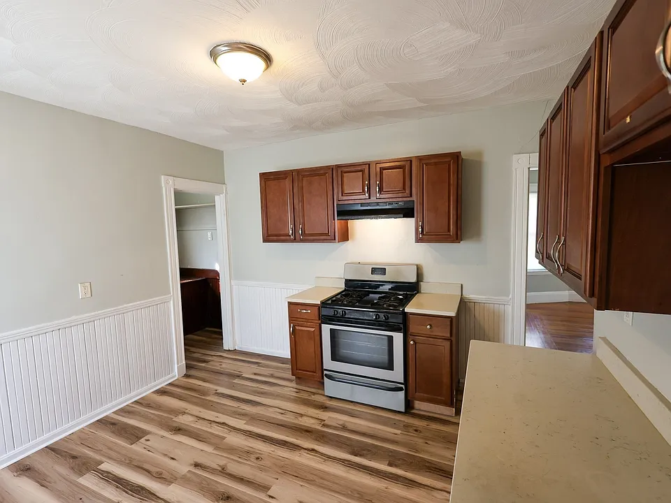 42 Colonial Ave #3