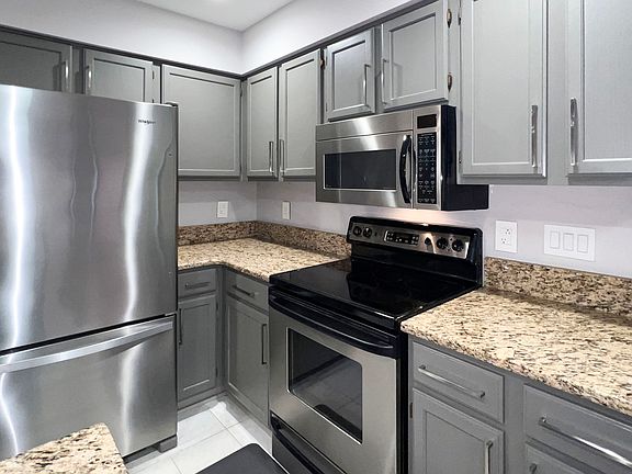 5th image of 221 New Kent Pl