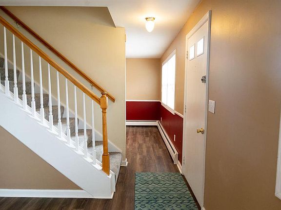 2nd image of 426 Edgehill Dr