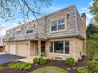 2S751 Avenue Cherbourg, Oak Brook, IL 60523