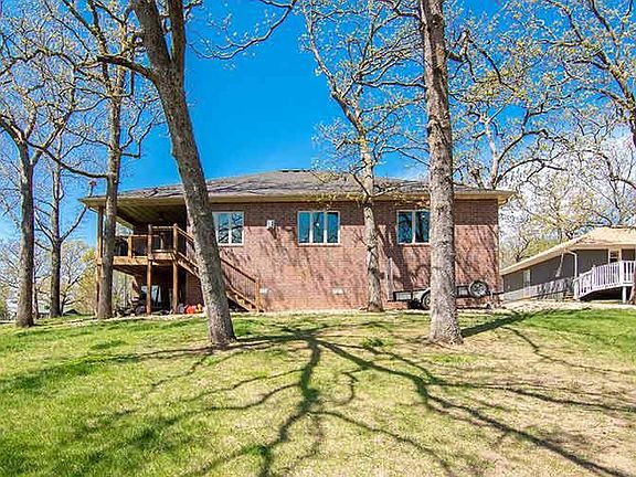 3rd image of 111 Oak Dr