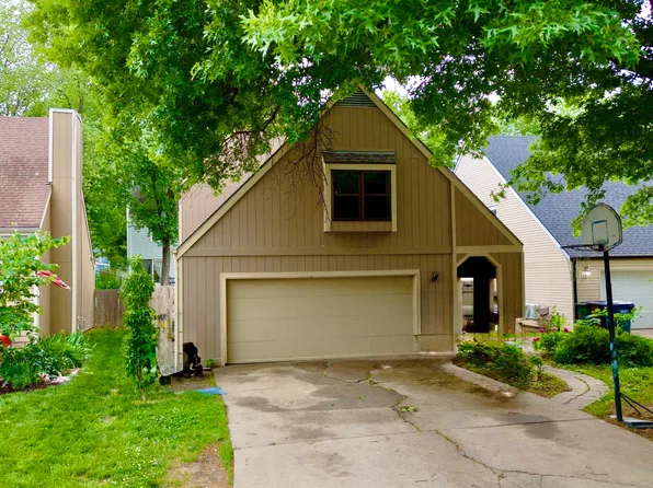 3120 Creekwood Dr, Lawrence, KS 66049