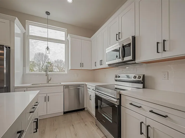 918 Saint Clair St #B — Photo 12