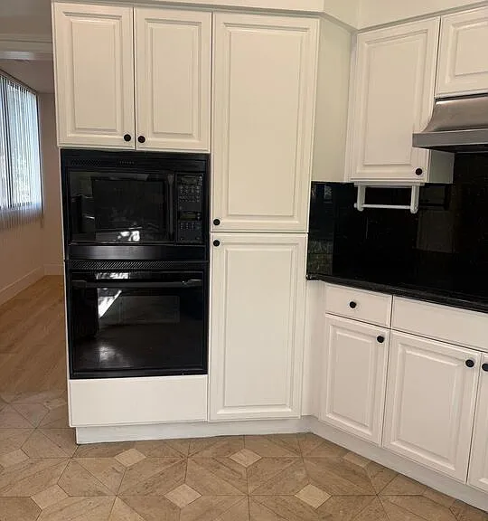 223 S Lasky Dr — Photo 14