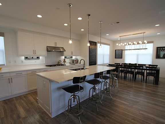 4th image of 51 Vasto St