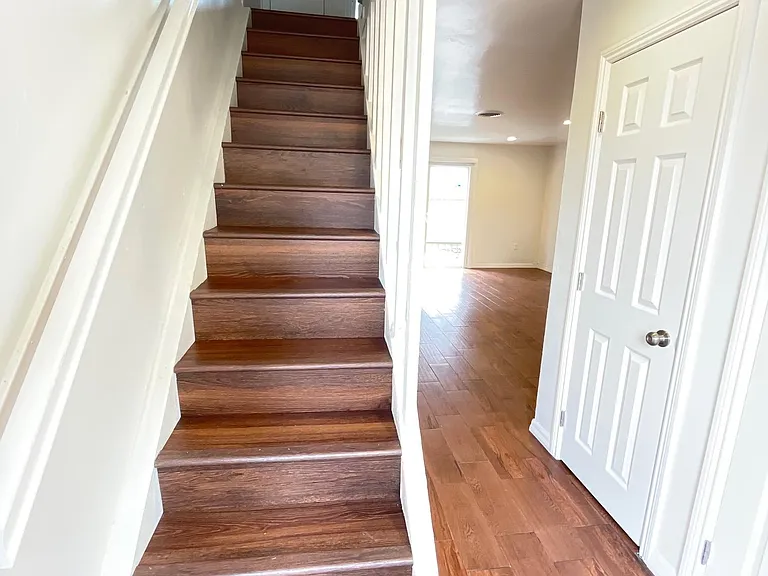 422 Grand Ave #A — Photo 5