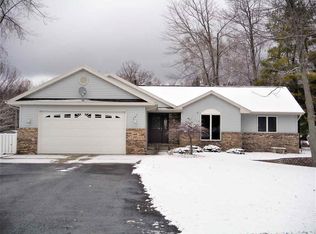 307 Waterway Ct, Houghton Lake, MI 48629