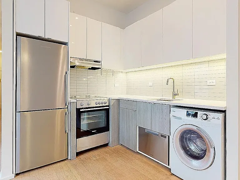 475 Central Park W #5C — Photo 2