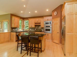 1082 S Trappers Xing, Lino Lakes, MN 55038