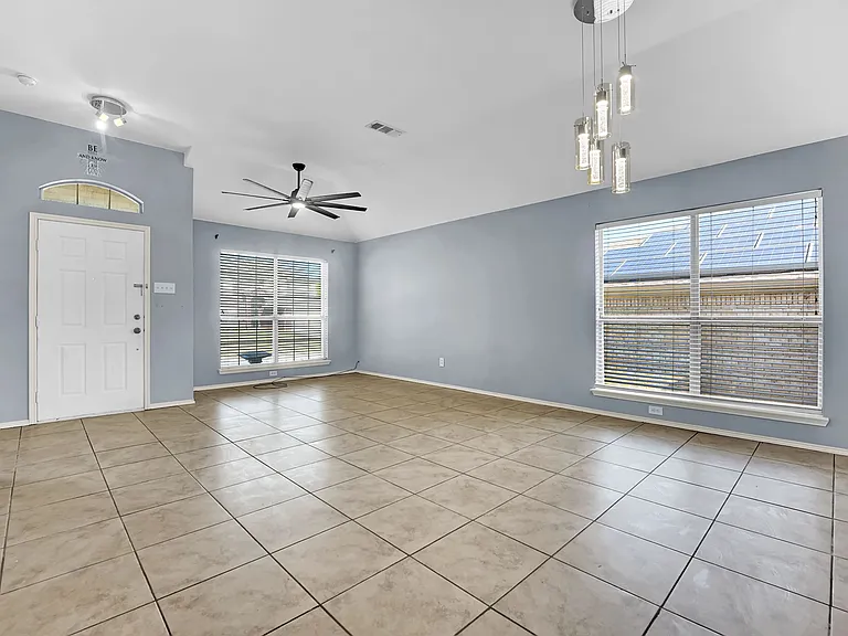 1708 Windcastle Dr — Photo 4