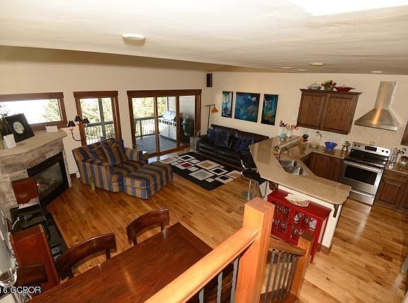 4th image of 611 Shoreline Ln #2