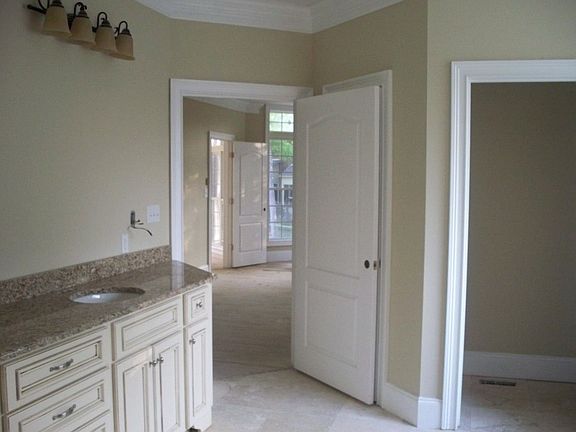 5th image of 2049 Landry Ln