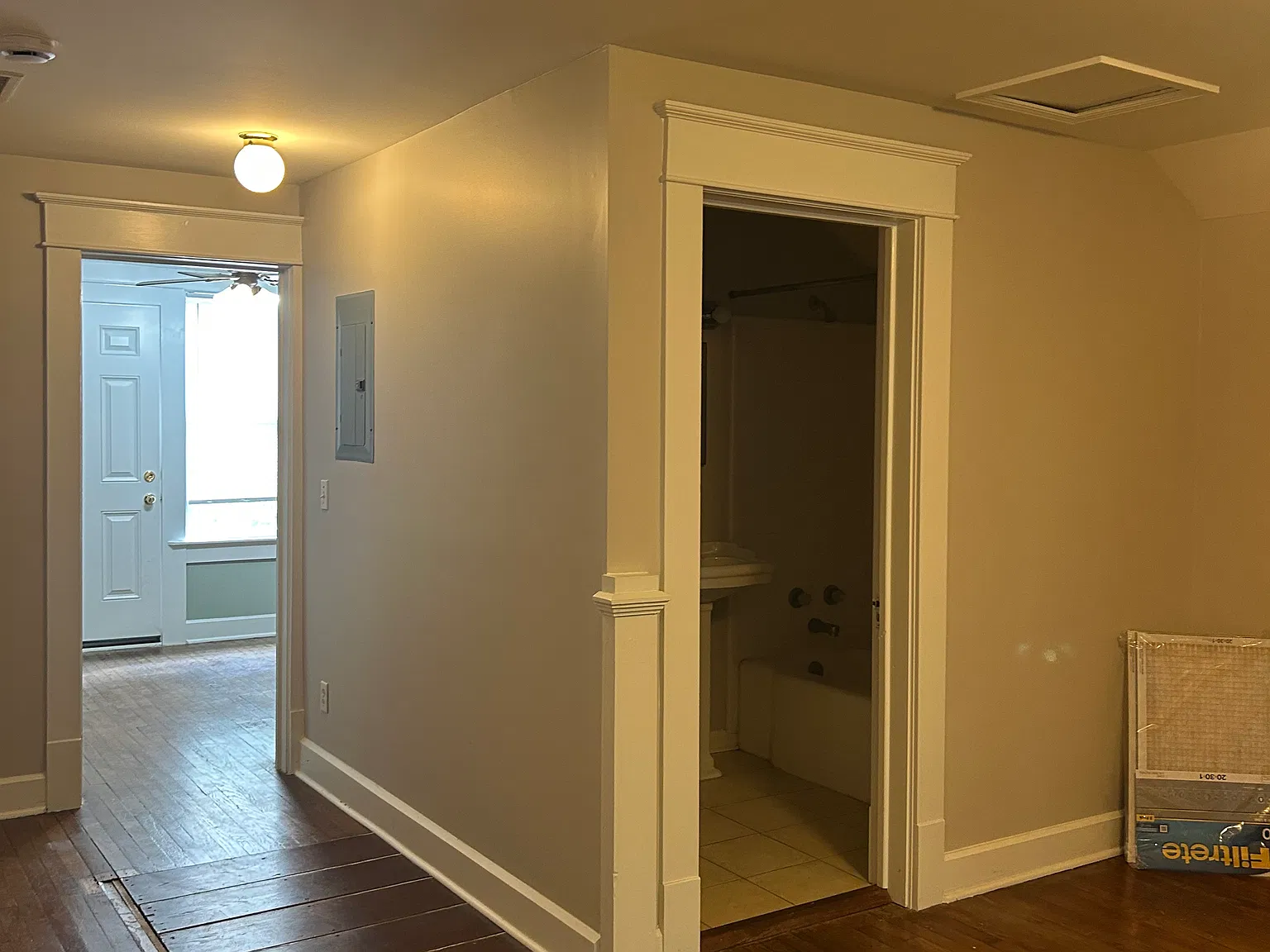 Studio, 878 sqft, $1,295 — Photo 2