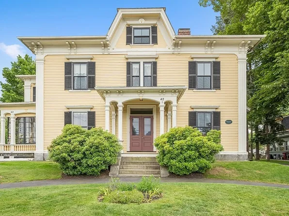 42 Highland St #2, Lowell, MA 01852