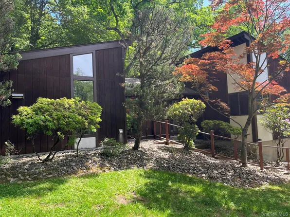 19 Rolling Way, New City, NY 10956