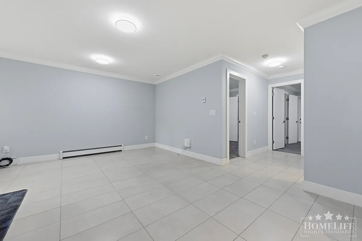 Building Photo - 14032 60th Ave #BASEMENT