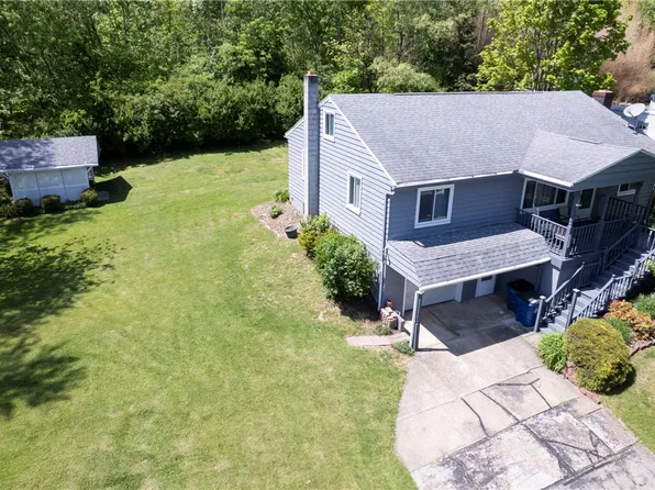 311 S 7th St, Youngwood, PA 15697