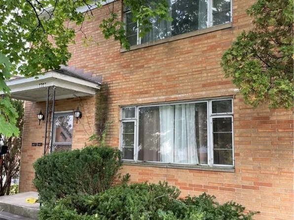 1721 & 1723 Liberty Dr, Akron, OH 44313