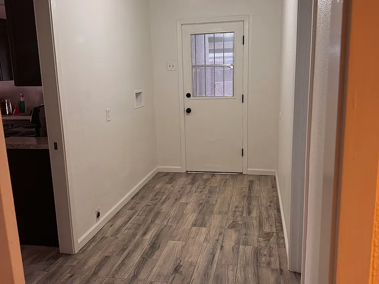 290 E 26th Pl — Photo 11