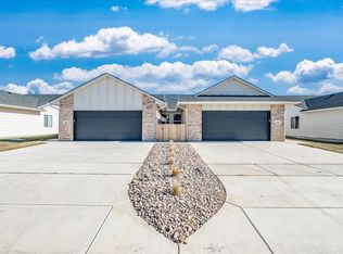 418-420 W Long Path Ct, Goddard, KS 67052