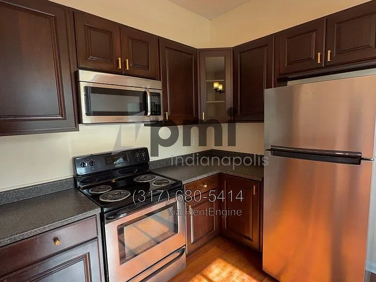Indy Downtown Colonial Apartments — Photo 14