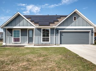 1375 Orange Blossom Ct, Gainesville, TX 76240