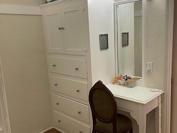 5th image of 365 S Cloverdale Ave #203