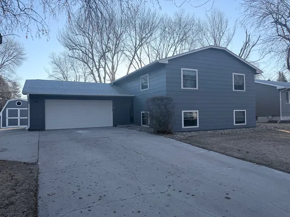 3004 S Greenwood Ave, Sioux Falls, SD 57106