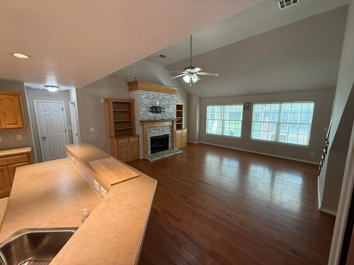 For Lease — Photo 2