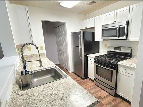 5th image of 10010 Vanderbilt Cir APT 2