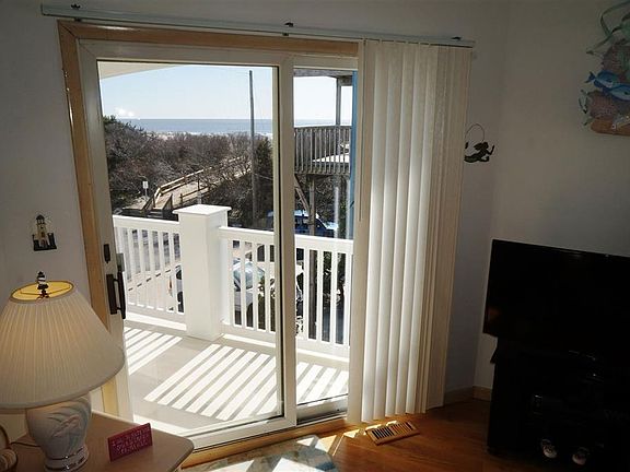 4th image of 30 28th St #E
