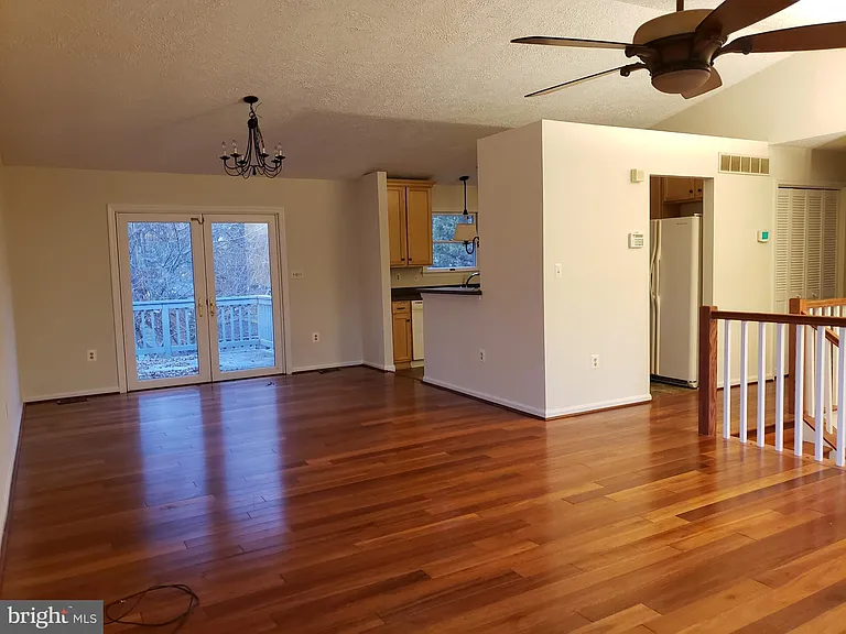 724 Hillcrest Dr — Photo 6