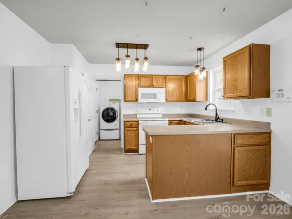 64 Lanceford Cir, Fletcher, NC 28732
