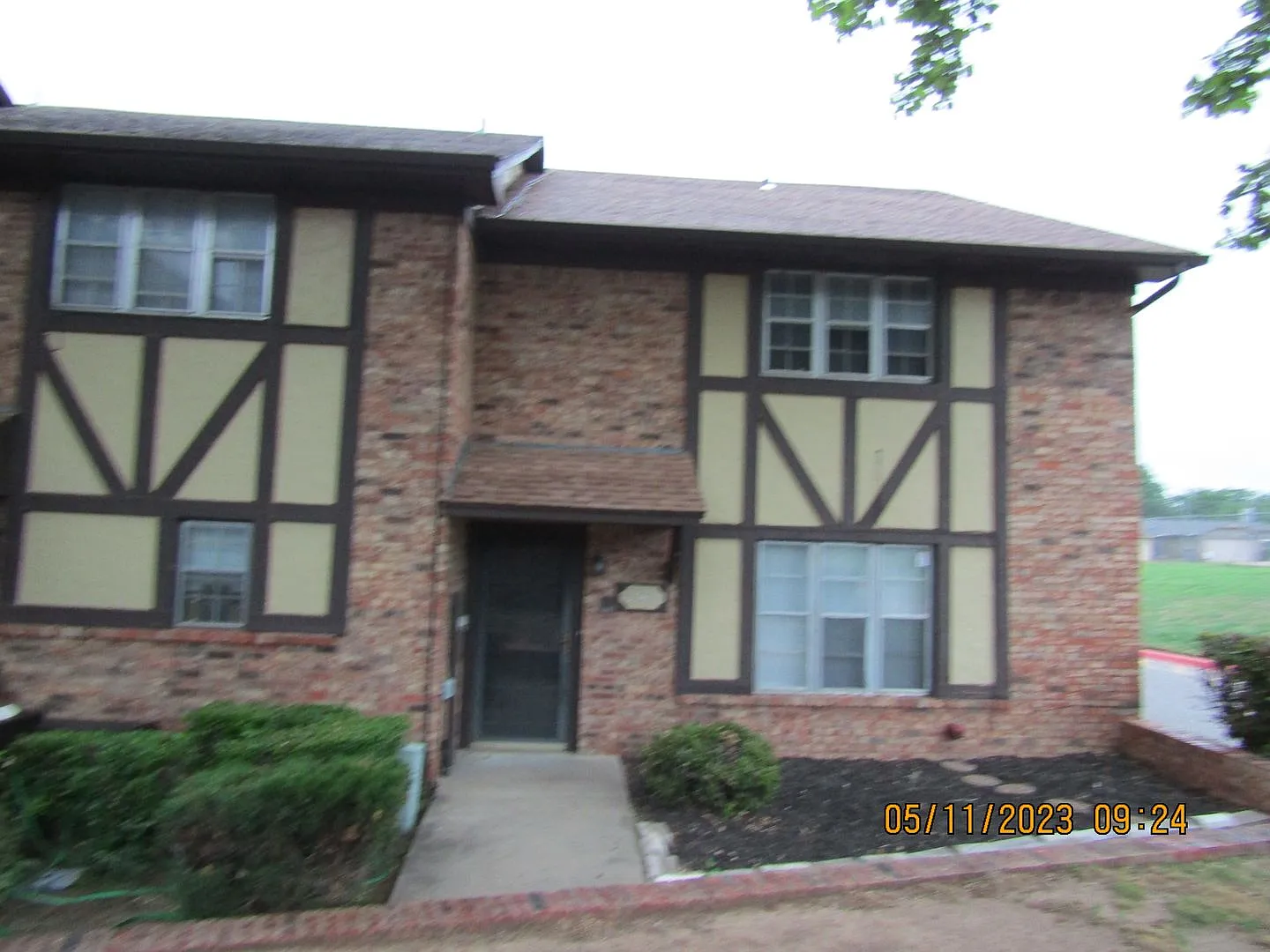 Fantastic 2 Story MacArthur Townhouse located on the eastside. — Photo 2
