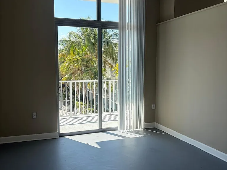 2100 Van Buren St #322 — Photo 13