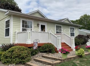 5420 Cedar Dr NW, Cedar Rapids, IA 52405