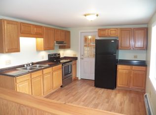 40 Pine Ridge Cir, Lyndonville, VT 05851